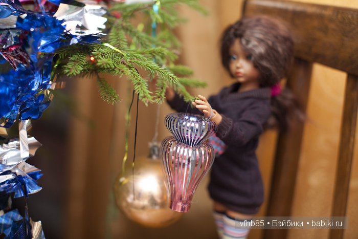 Как сестренки украшали ёлку (фото 8)