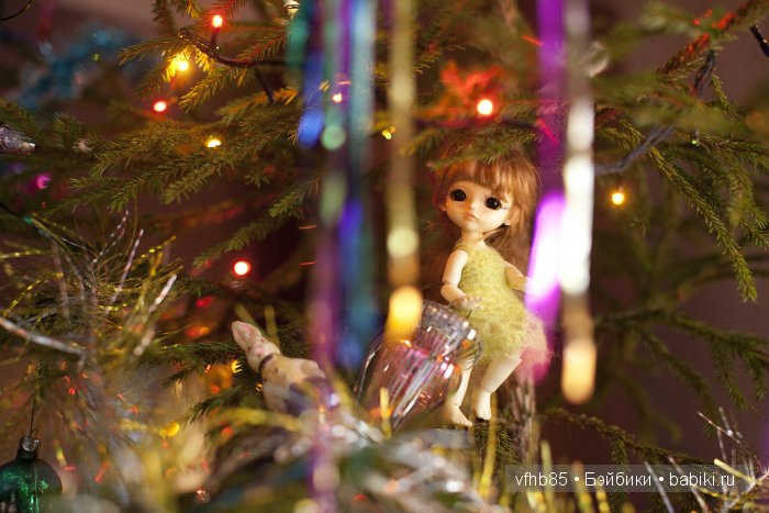 Как сестренки украшали ёлку (фото 5)