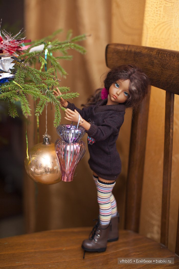 Как сестренки украшали ёлку (фото 7)