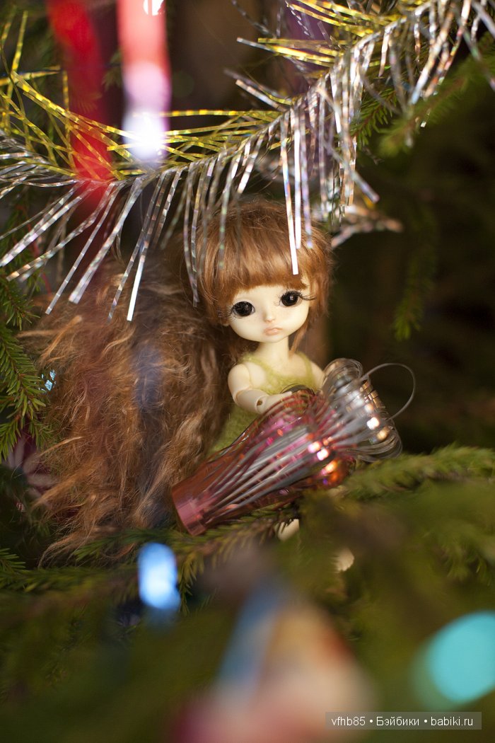 Как сестренки украшали ёлку (фото 3)