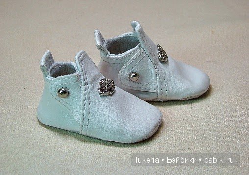 Белые ботинки и туфельки из крокодила. Большие-из "большого белого крокодила", маленькие-из маленького (фото 2)