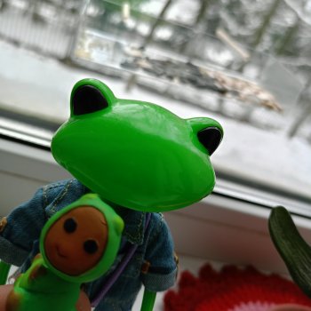 Клава и шапки