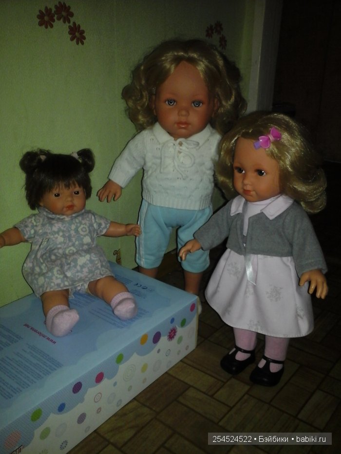 Три девицы... пока не под окном... и даже не на окне, а в тайнике | Бэйбики Три девицы... пока не под окном... и даже не на окне, а в тайнике