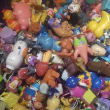 Очень-очень много игрушек из шоколадных яиц. Цена за все! 121 игрушка!