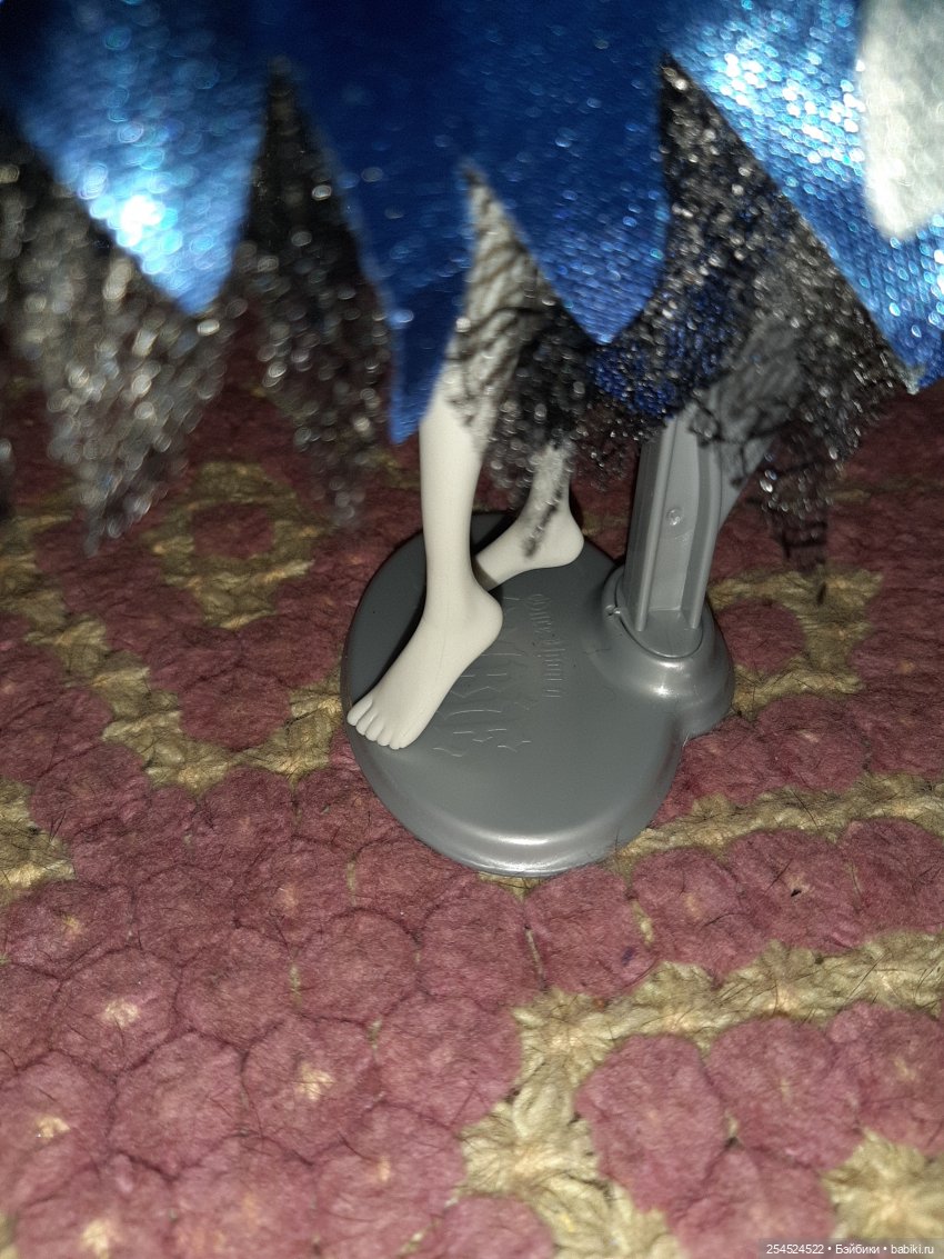 Принцессы Диснея превратилась в Зомби