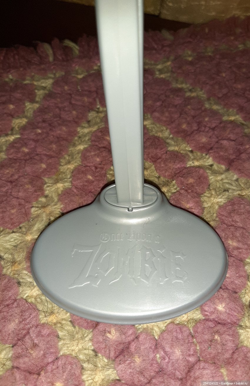 Принцессы Диснея превратилась в Зомби