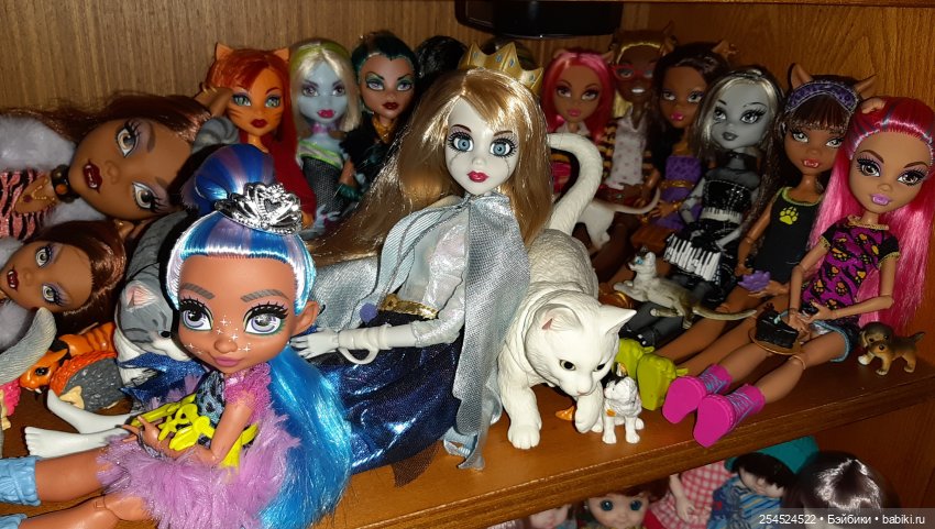 Принцессы Диснея превратилась в Зомби