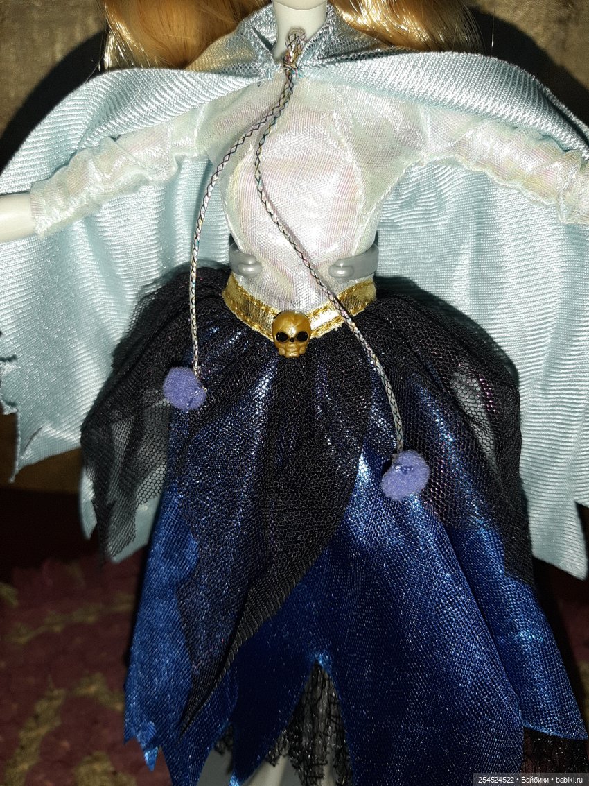 Принцессы Диснея превратилась в Зомби