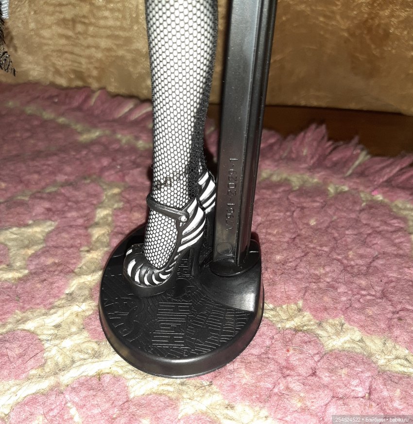 Принцессы Диснея превратилась в Зомби