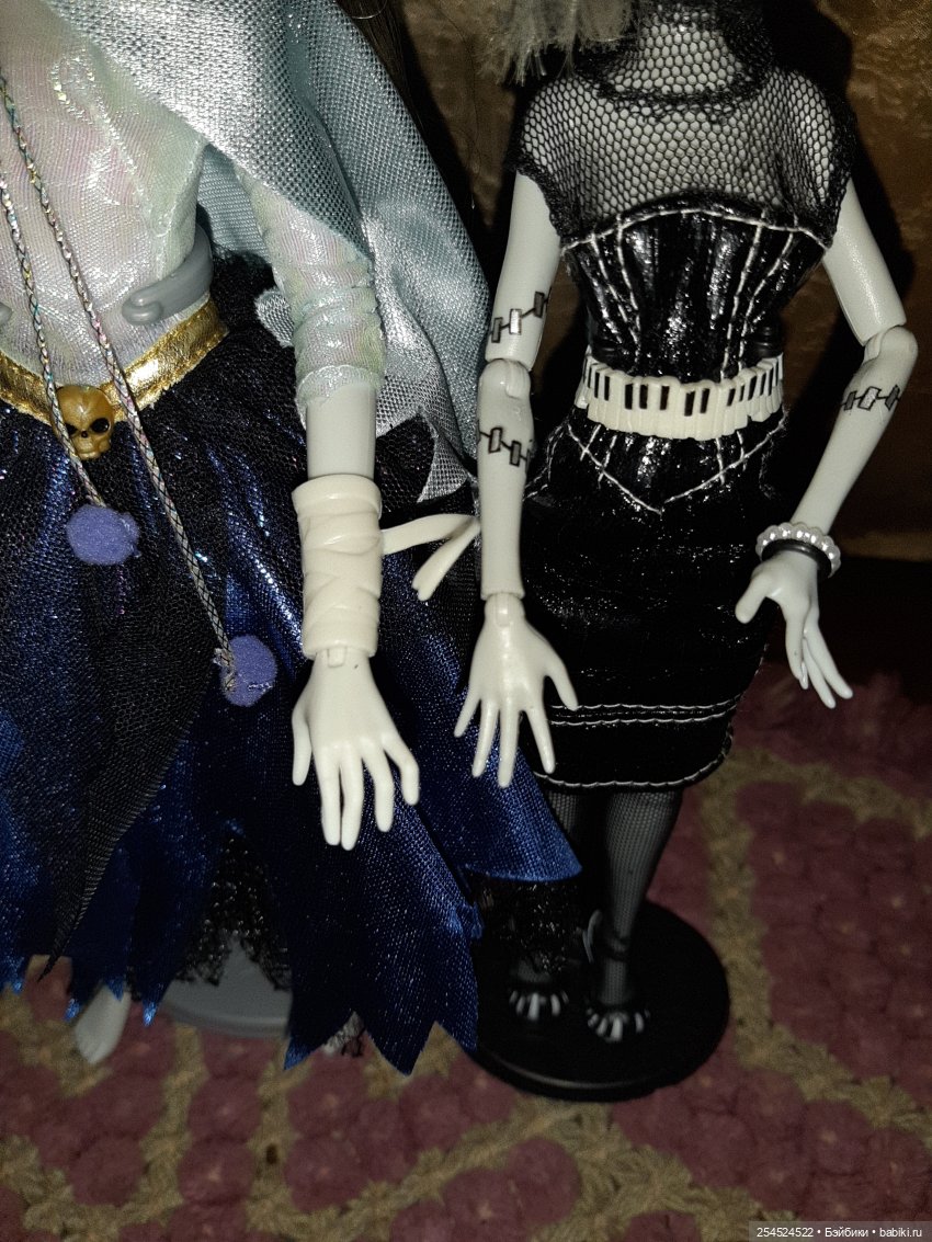 Принцессы Диснея превратилась в Зомби