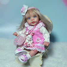 Новенькая девчушка