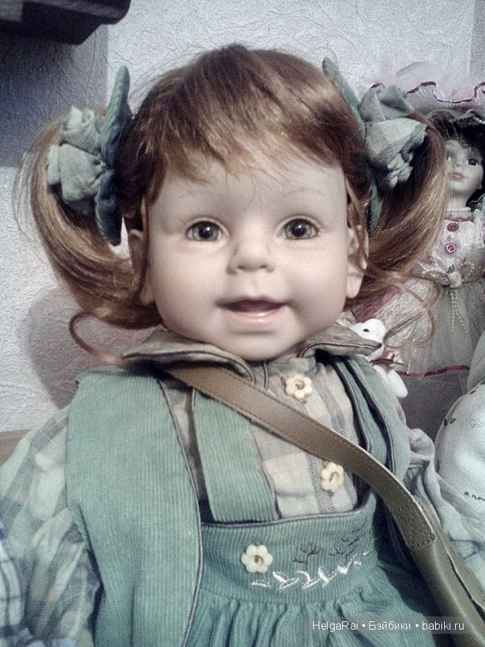 Моя прекрасная загадочная зеленоглазая Адора школьница