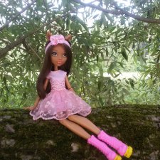 Новое платье Оками и первая садовая роза