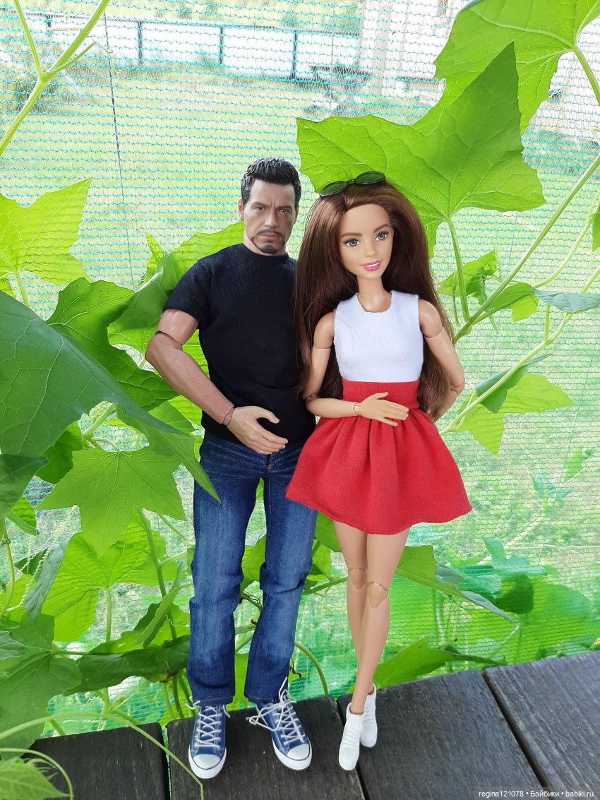 Тони и Есения на прогулке