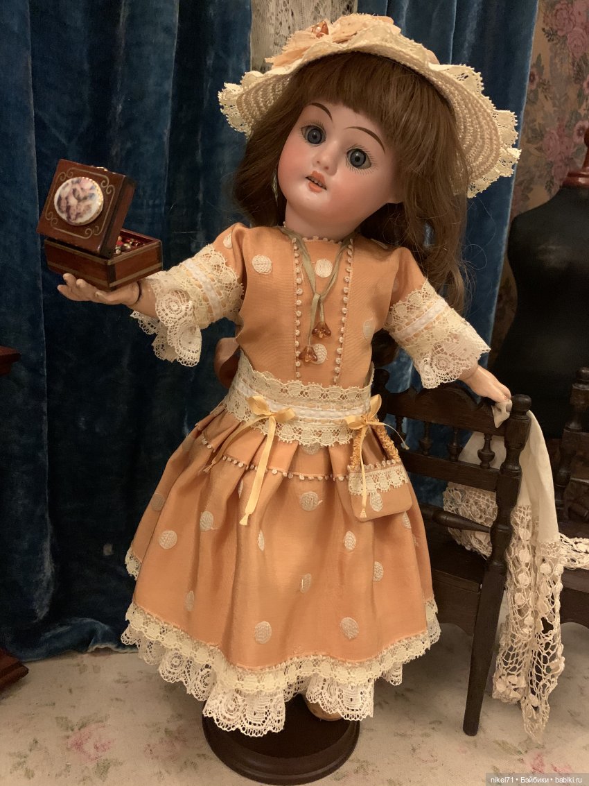 Добро пожаловать в салон модного платья