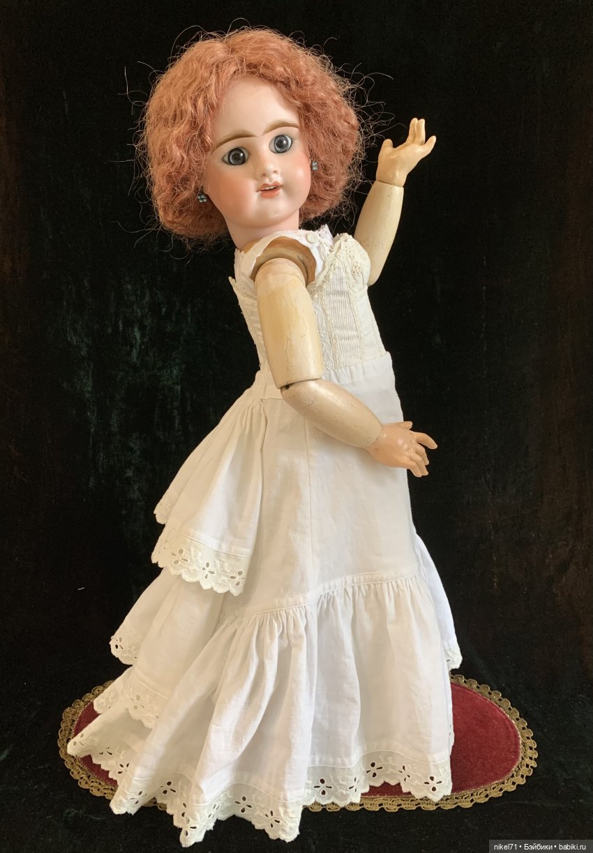 Костюм для модной куклы на бис