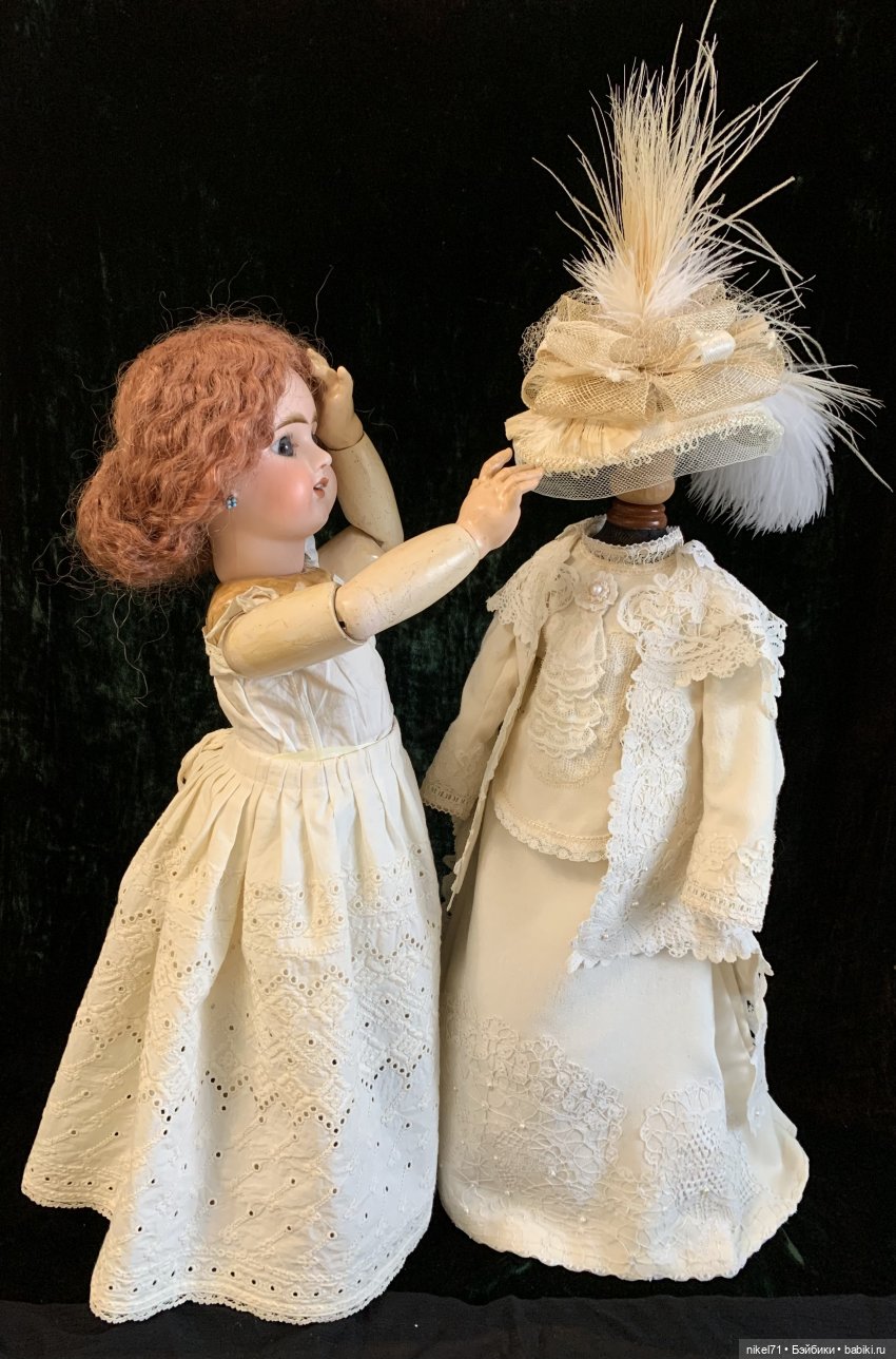 Костюм для модной куклы на бис