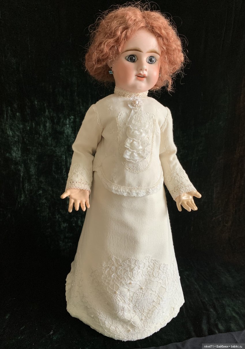 Костюм для модной куклы на бис