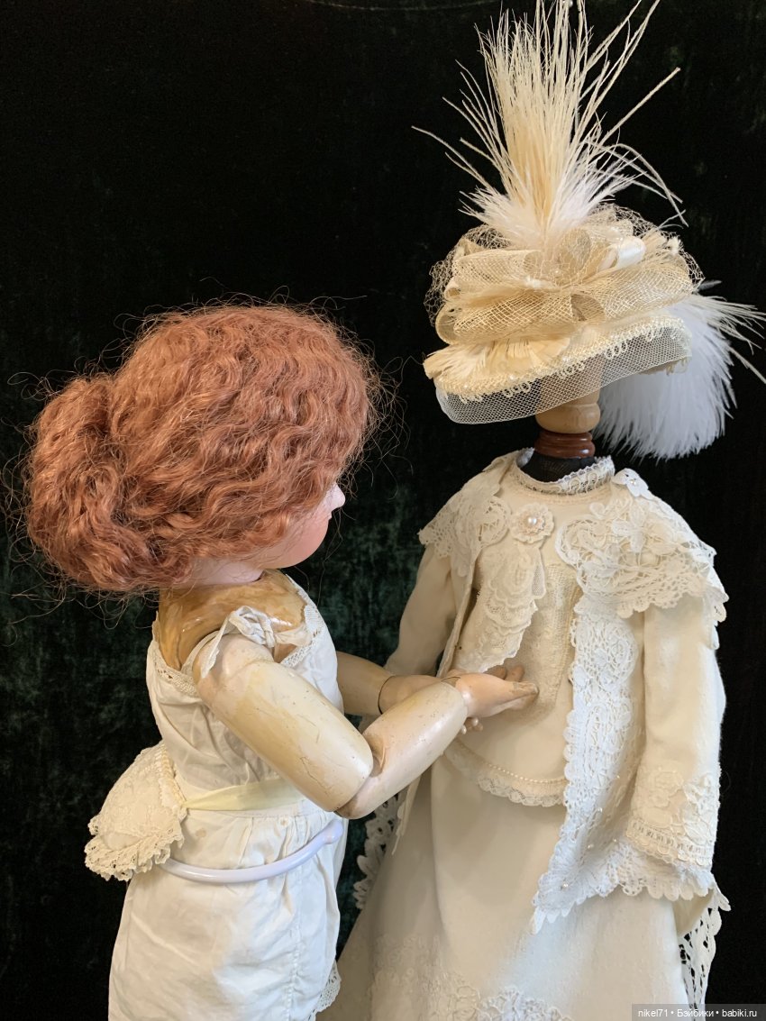 Костюм для модной куклы на бис