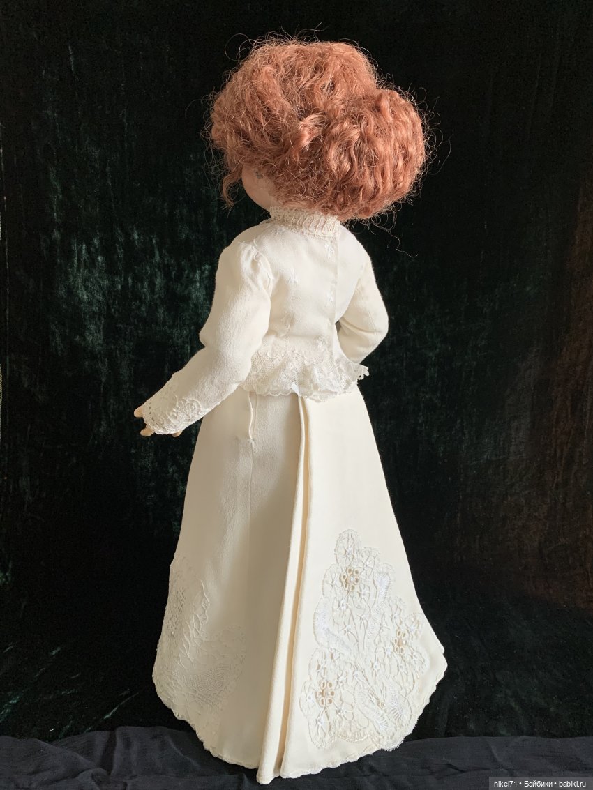 Костюм для модной куклы на бис