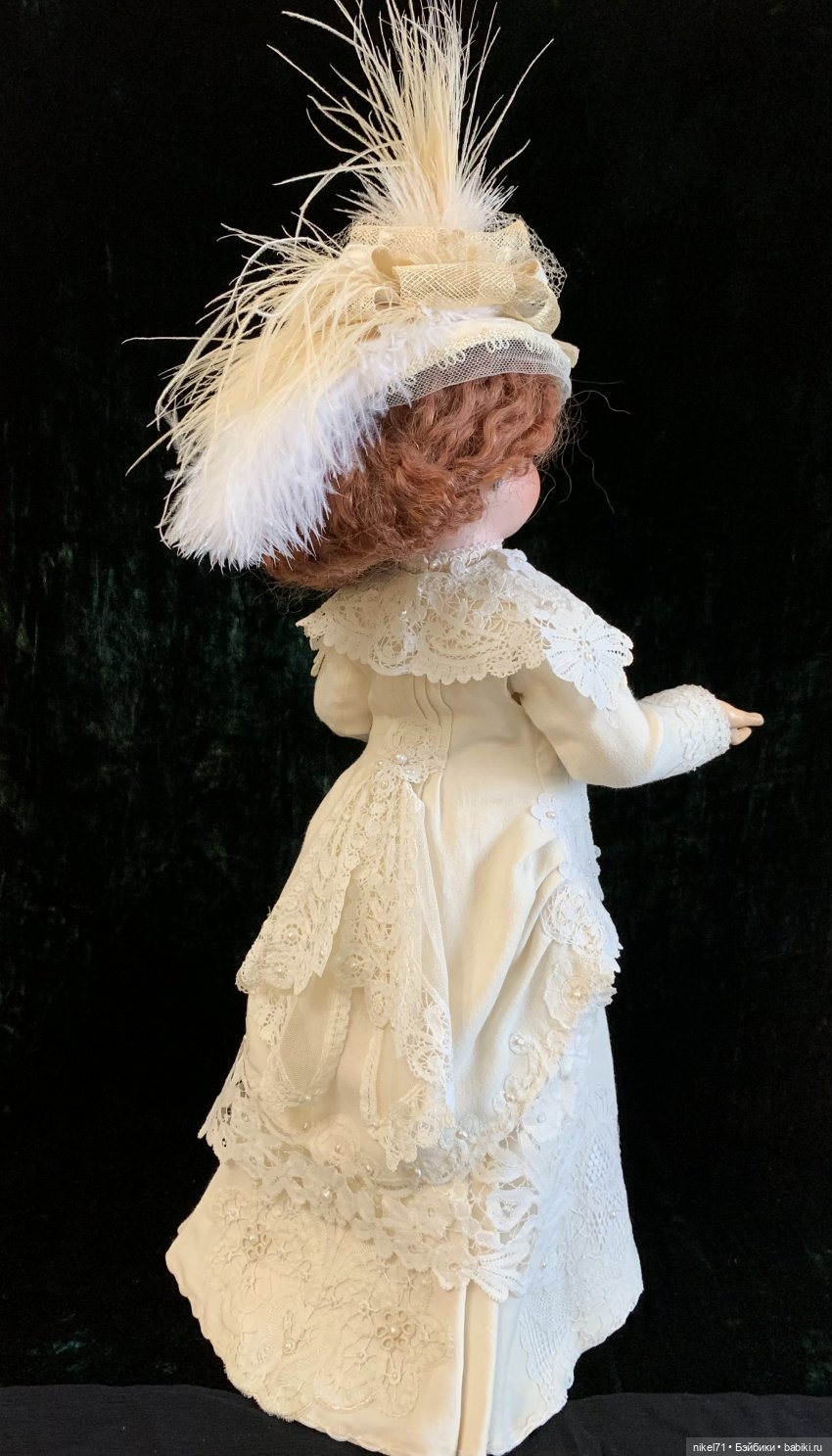 Костюм для модной куклы на бис