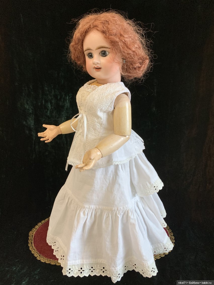 Костюм для модной куклы на бис