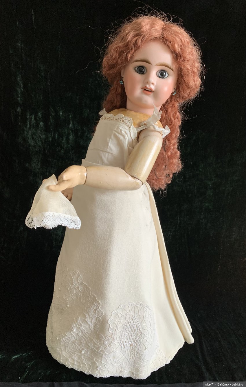 Костюм для модной куклы на бис