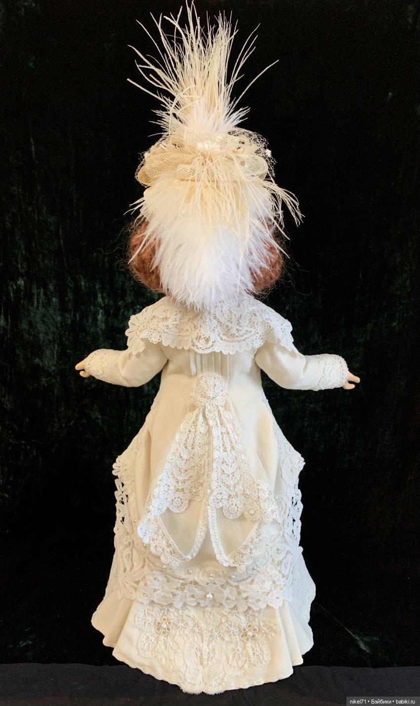 Костюм для модной куклы на бис