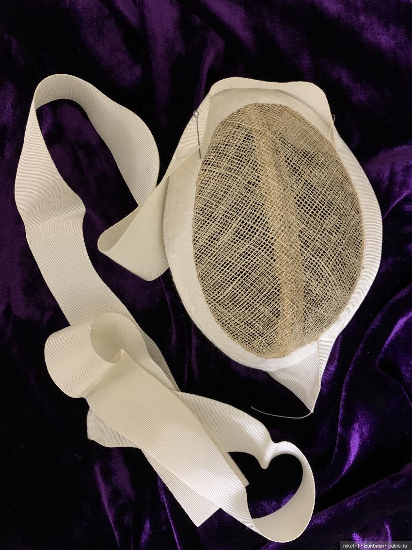 Костюм для модной куклы на бис