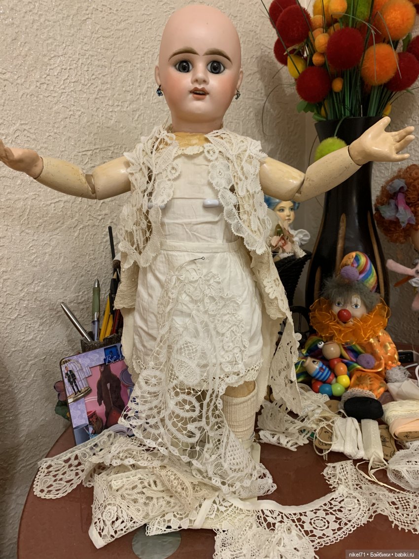 Костюм для модной куклы на бис