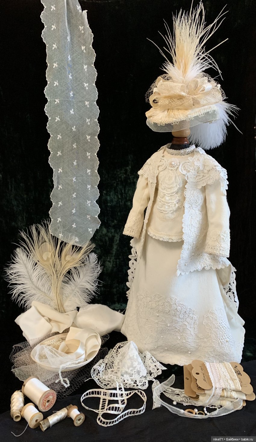 Костюм для модной куклы на бис