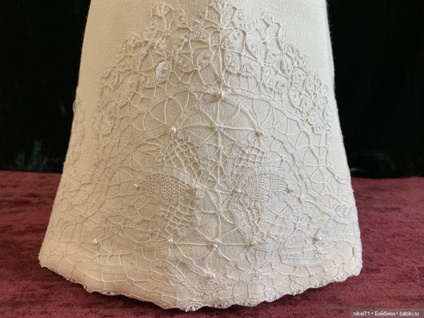 Костюм для модной куклы на бис