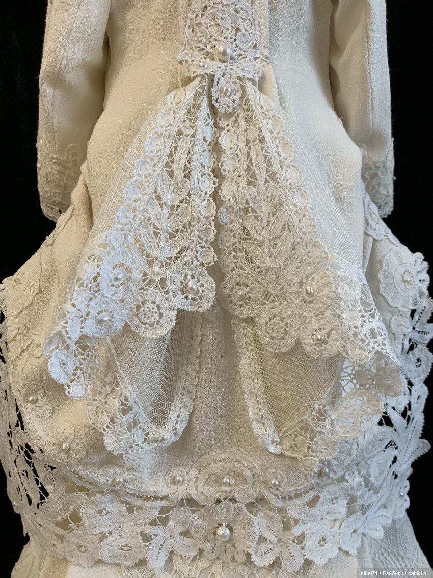 Костюм для модной куклы на бис