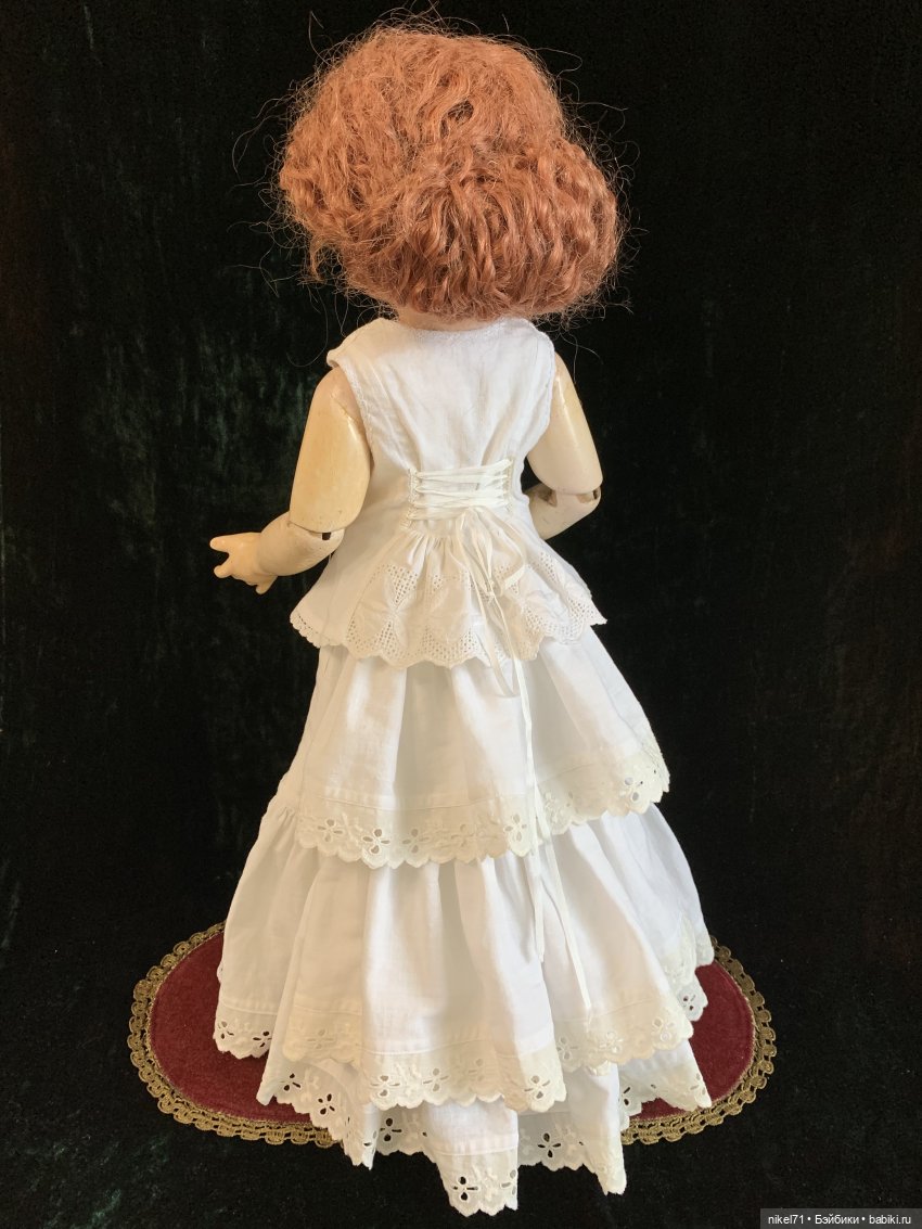 Костюм для модной куклы на бис