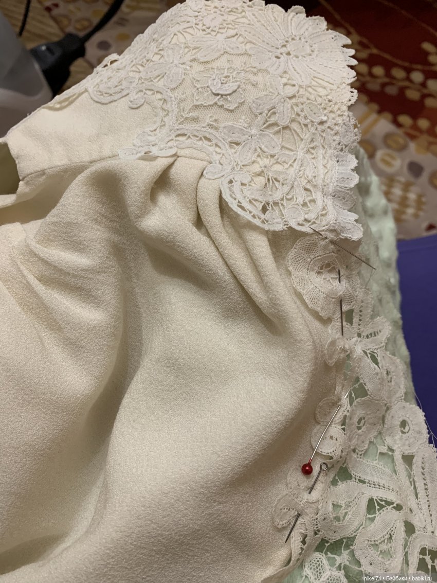 Костюм для модной куклы на бис