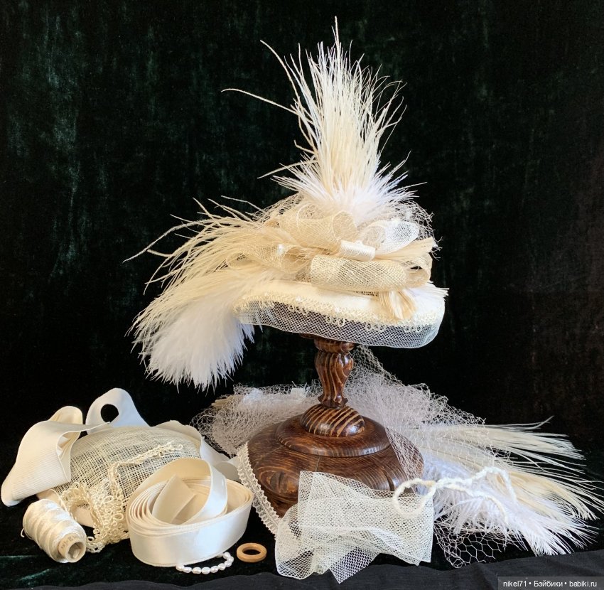 Костюм для модной куклы на бис