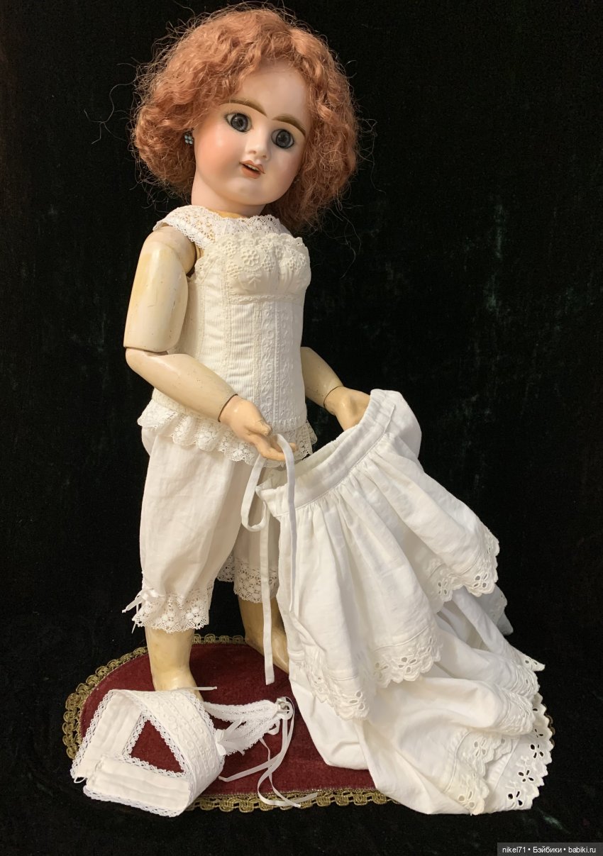 Костюм для модной куклы на бис