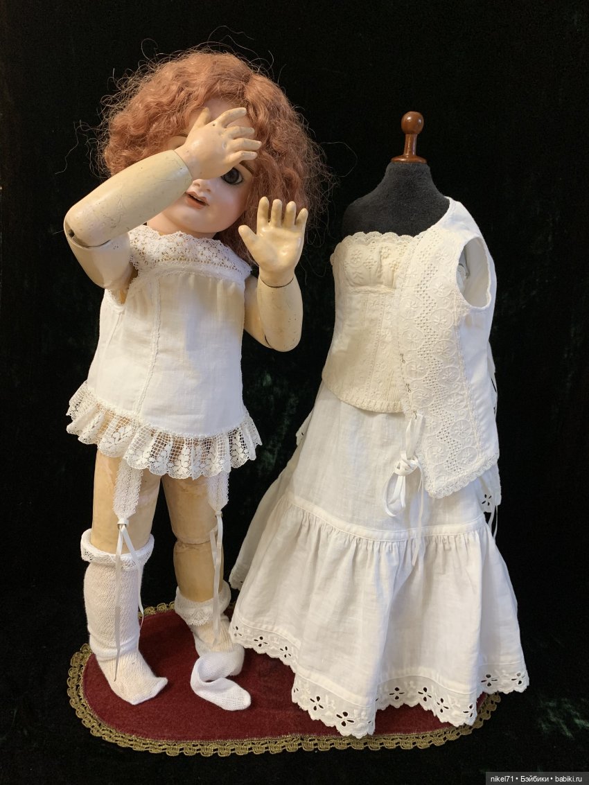 Костюм для модной куклы на бис