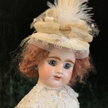 Костюм для модной куклы на бис