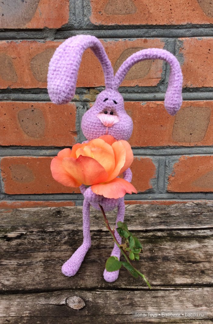 Зайка, игрушка вязанная крючком