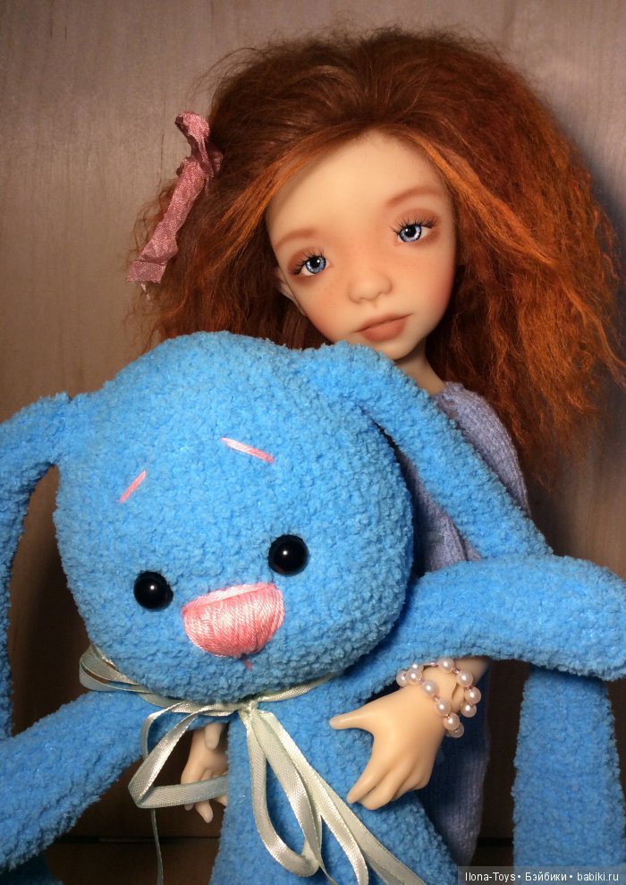 Зайка в подарок - игрушка вязанная крючком (фото 8)