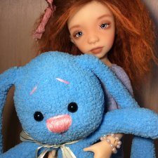 Зайка в подарок - игрушка вязанная крючком