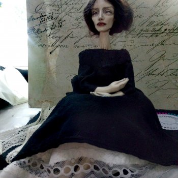 Люпин. Играю в куклы.