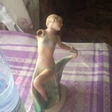 Отломана и потеряна ручка у фарфорочки
