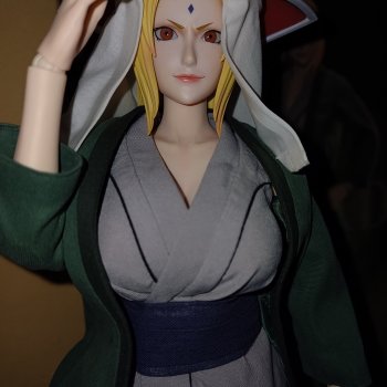 Цунадэ из аниме Наруто