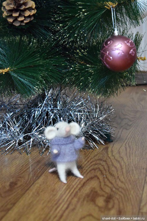 Мышонок и новогодний шар — Домашние фото авторских игрушек: Тедди