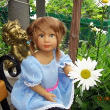 Куколка кидзик на прогулке