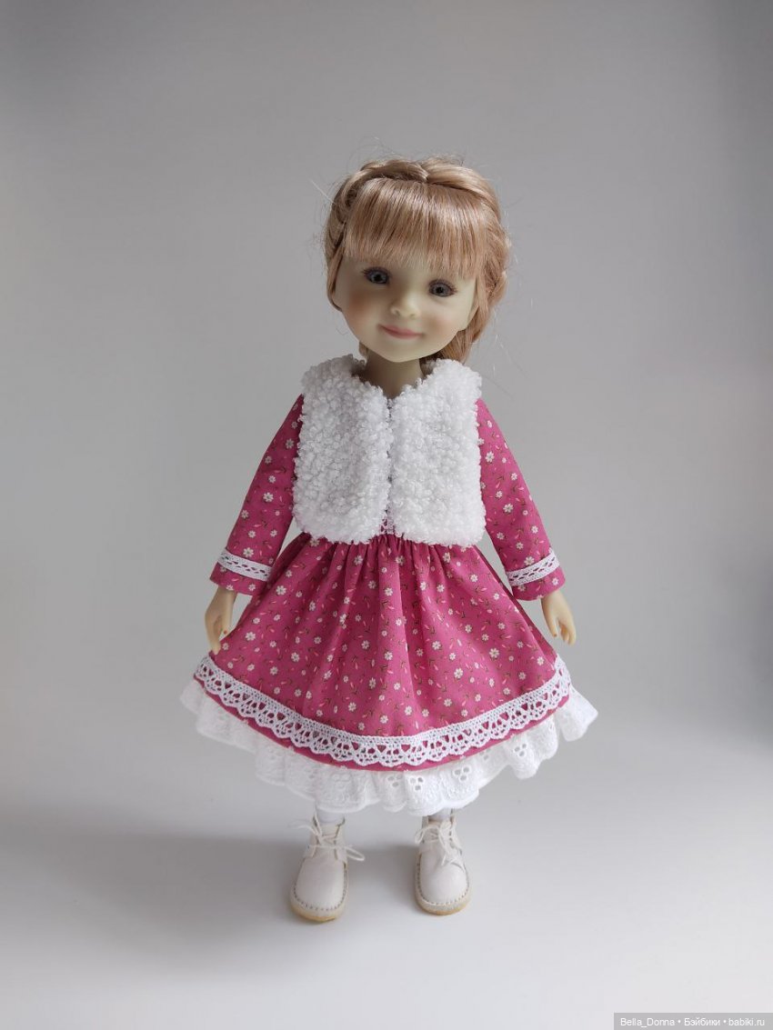 Платье с меховым жилетом для Ruby Red Fashion Friends | Бэйбики Платье с меховым жилетом для Ruby Red Fashion Friends