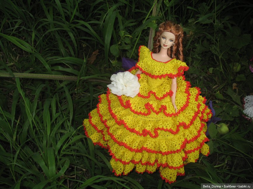 Вязаные платья для кукол Барби (фото 6)