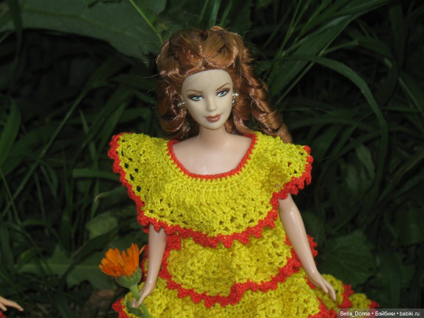 Вязаные платья для кукол Барби (фото 5)